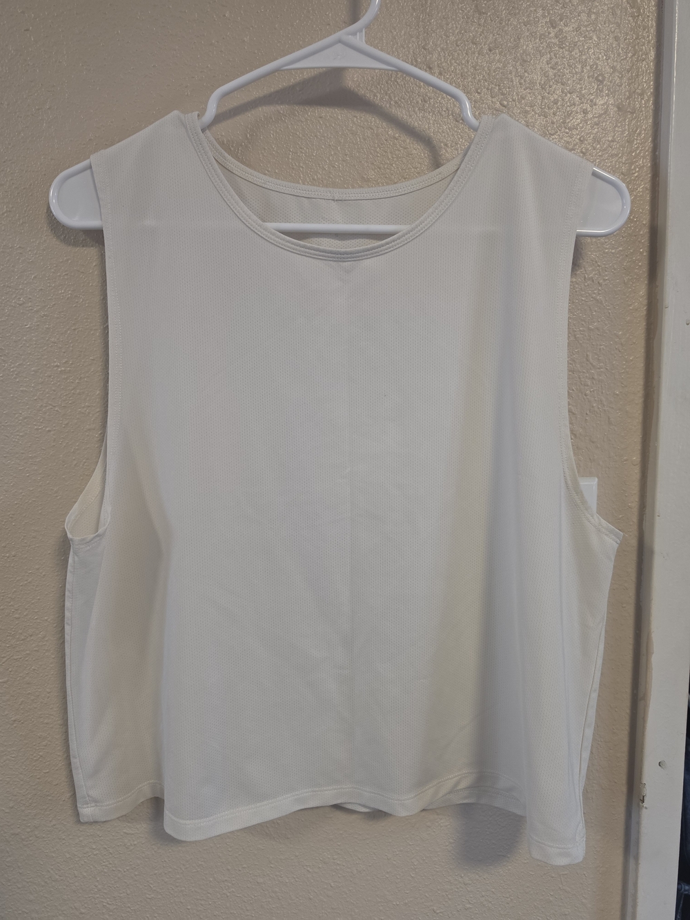 Fabletics Women's White Crewneck Performance Tank